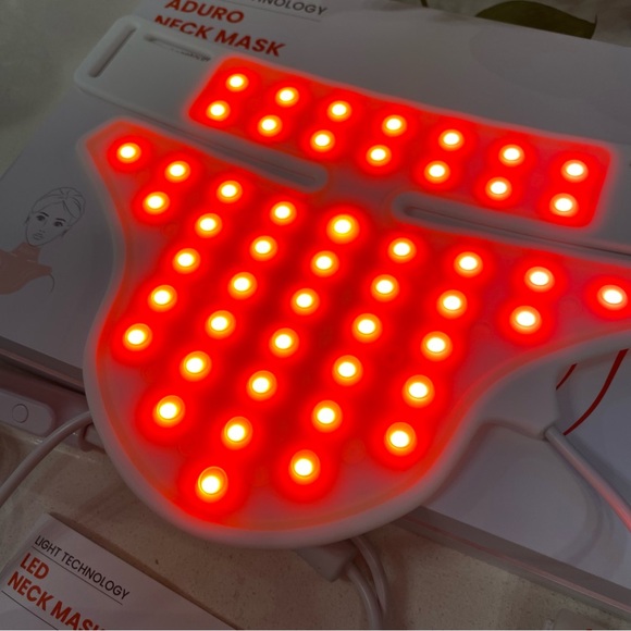 Aduro Red Light Neck and Décolleté Mask Infrared Neck Mask Red Light Therapy - Picture 14 of 14